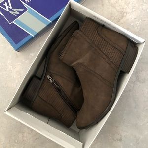 White mountain dion booties size 8